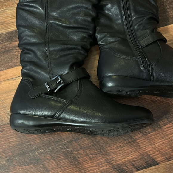 Dominique Nicole black zip up boots size 4 - Picture 2 of 5